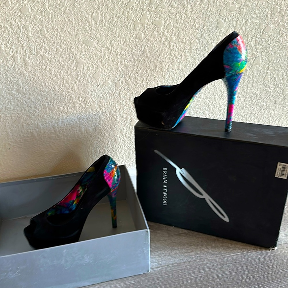 Looking for perfect high heel for New Year’s Eve, or a resort, look no further
